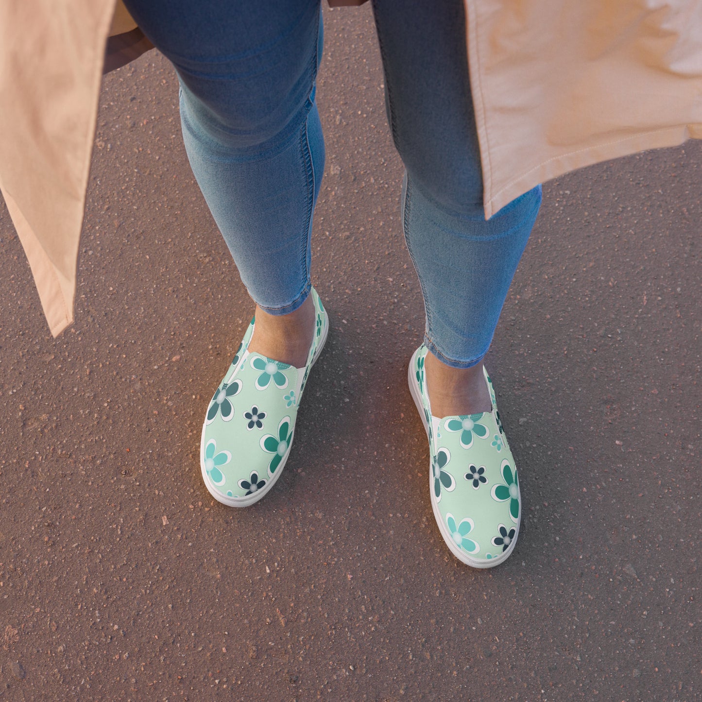 Women’s slip-on canvas shoes - Flower Pattern - print on demand